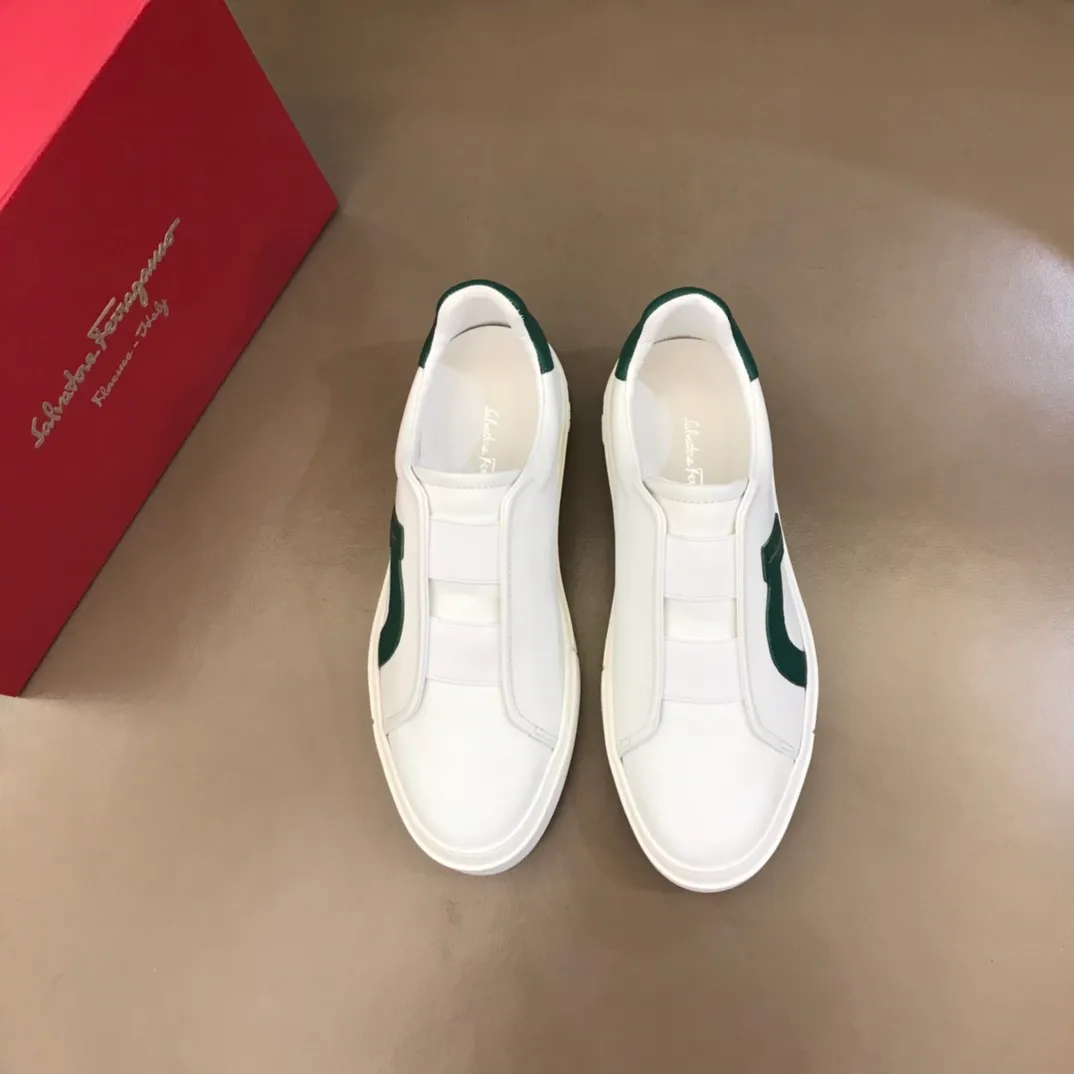 p400【Salvatore Ferraga**】New men's low-top casual shoes! Top-quality cow products, original lasts, made of imported cowhide, first-class texture, first-layer sheepskin lining! Original outsole! The details are exquisite and the style is versatile and upscale! Decorated with a three-dimensional Gancini logo, the back of the tongue and lace-up piping add a pop of color. The high-tech sole features a holographic pattern and Gancini details, making it ideal for a practical yet stylish everyday look. Code number 38-44 (45 can be customized)